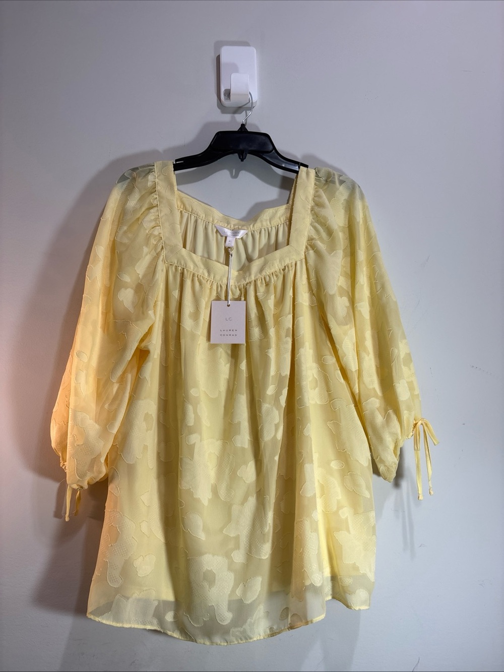 LC Lauren Conrad Yellow Floral Peasant Blouse. 1431